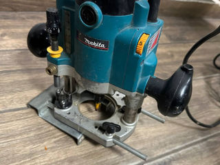 Ручной фрезер Makita RP1110C