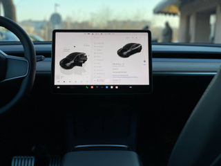 Tesla Model Y foto 12