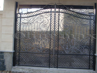 Козырьки, ворота , заборы, решётки, металлические  двери  и другие изделия из металла.