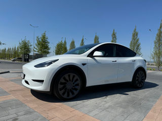 Tesla Model Y foto 10