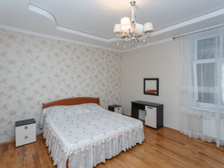 Apartament cu 3 camere, 108 m², Buiucani, Chișinău foto 2