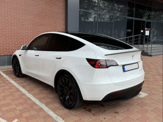 Tesla Model Y foto 5