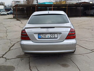 Mercedes E-Class foto 2