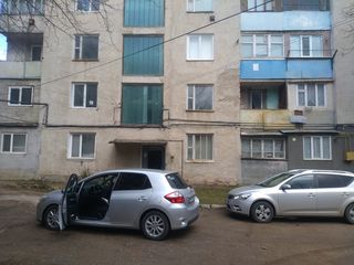 Apartament fara reparatie foto 10