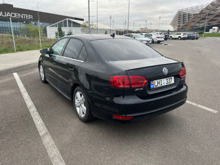 Volkswagen Jetta foto 4