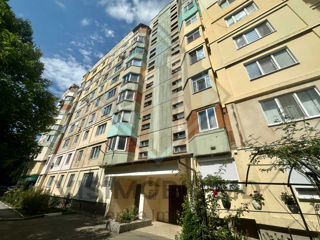 Apartament cu 4 camere, 90 m², Tineret, Ungheni foto 2