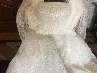 Свадебное платье,расшитое бисером в идиальном состояний