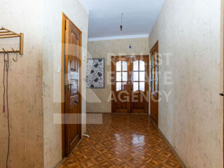 Apartament cu 3 camere, 110 m², Buiucani, Chișinău foto 8