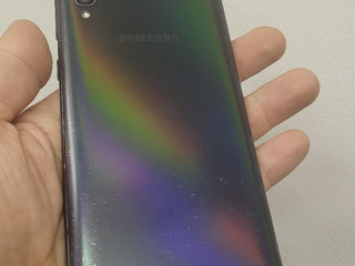 Samsung  A70 black   6/128gb la 1300  lei foto 3