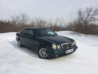 Mercedes E Class foto 1