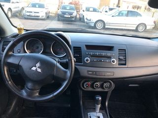 Mitsubishi Lancer foto 9