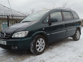 Opel Zafira foto 1