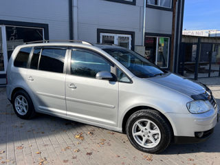 Volkswagen Touran foto 4