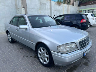 Mercedes C-Class foto 6