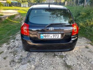 Toyota Avensis foto 2