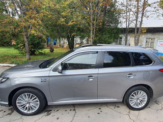 Mitsubishi Outlander foto 3