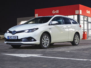 Toyota Auris фото 2