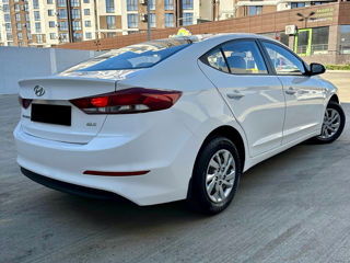 Hyundai Elantra foto 2