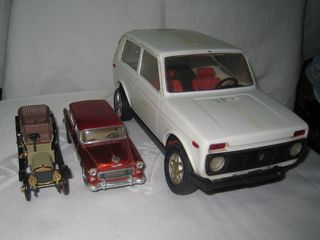 Модели автомобилей времен СССР: "Нива", "Chevy Nomad", календарь, кукла и подстаканники foto 3