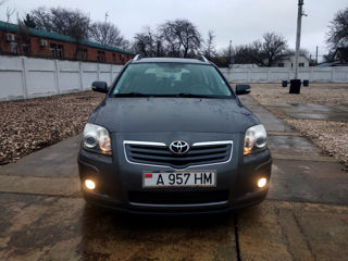 Toyota Avensis foto 2