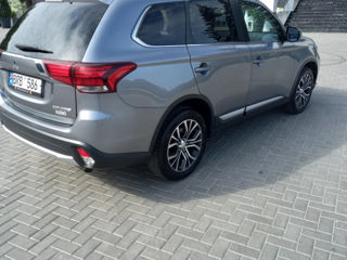 Mitsubishi Outlander foto 3