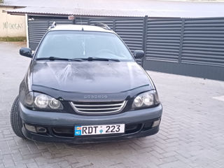 Toyota Avensis foto 2