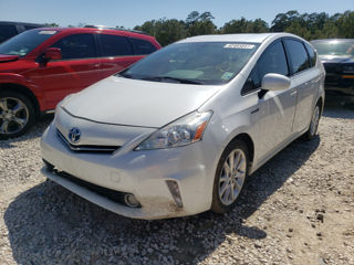 Toyota Prius v foto 2