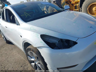 Tesla Model Y foto 9