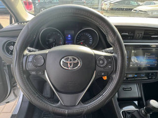 Toyota Auris фото 12