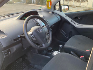 Toyota Yaris foto 8