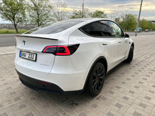 Tesla Model Y foto 5