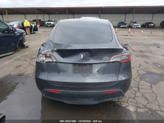 Tesla Model Y foto 15