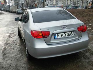 Hyundai Elantra foto 3