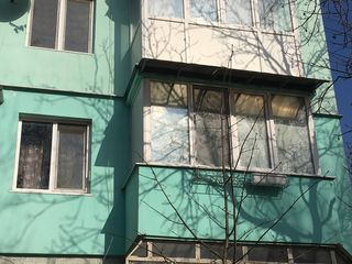 Vînd apartament cu 3 odăi si 2 garajuri în suburbia Chișinăului (Floreni)- 32000 € foto 7