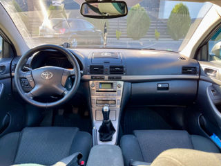 Toyota Avensis foto 9