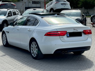 Jaguar XE foto 3