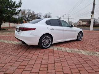 Alfa Romeo Giulia foto 3