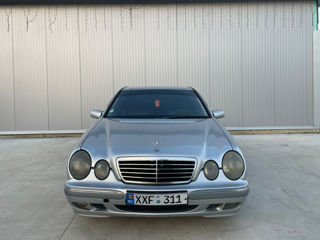 Mercedes E-Class foto 1