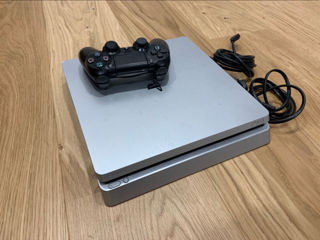 PlayStation 4 slim foto 2