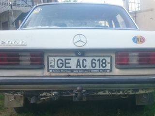 Mercedes Series (W123) foto 5