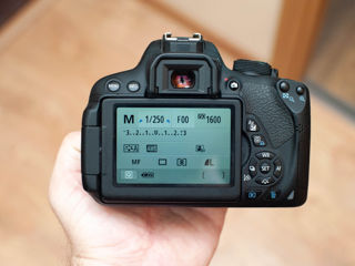 Canon 700D Kit (9000 de cadre) foto 1