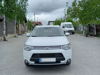 Mitsubishi Outlander foto 2