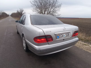 Mercedes E-Class foto 7