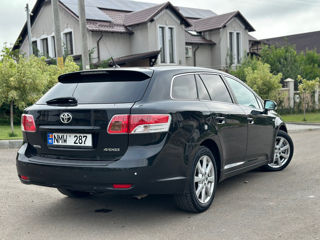 Toyota Avensis foto 4