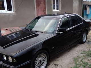 BMW 5 Series foto 3