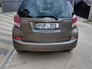 Toyota Verso-S foto 2