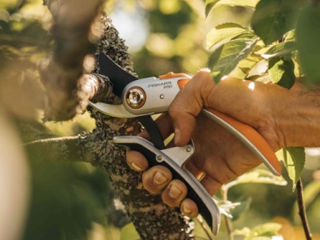 Секатор садовый плоскостной Fiskars P751 foto 3