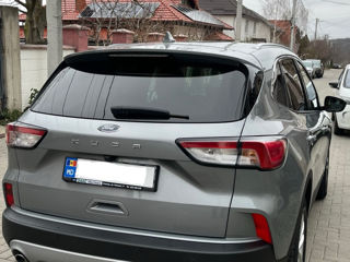 Ford Kuga foto 2