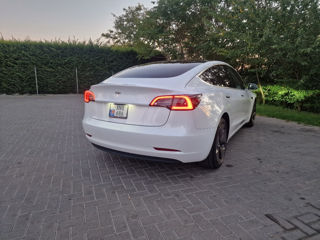 Tesla Model 3 foto 4