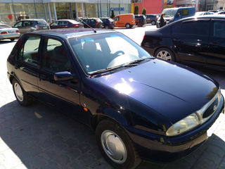 Ford Fiesta foto 1